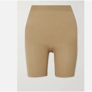 SKIMS Seamless Sculpt Mid Thigh Shaping Shorts, Nude XS (t13)